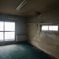 神戸市垂水区塩屋町の売買物件/サッシまわりには亀裂が見られます。