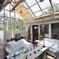 芦屋市翠ケ丘町の売買物件/お隣のお屋敷の木々を借景に、空へとひらく空間。