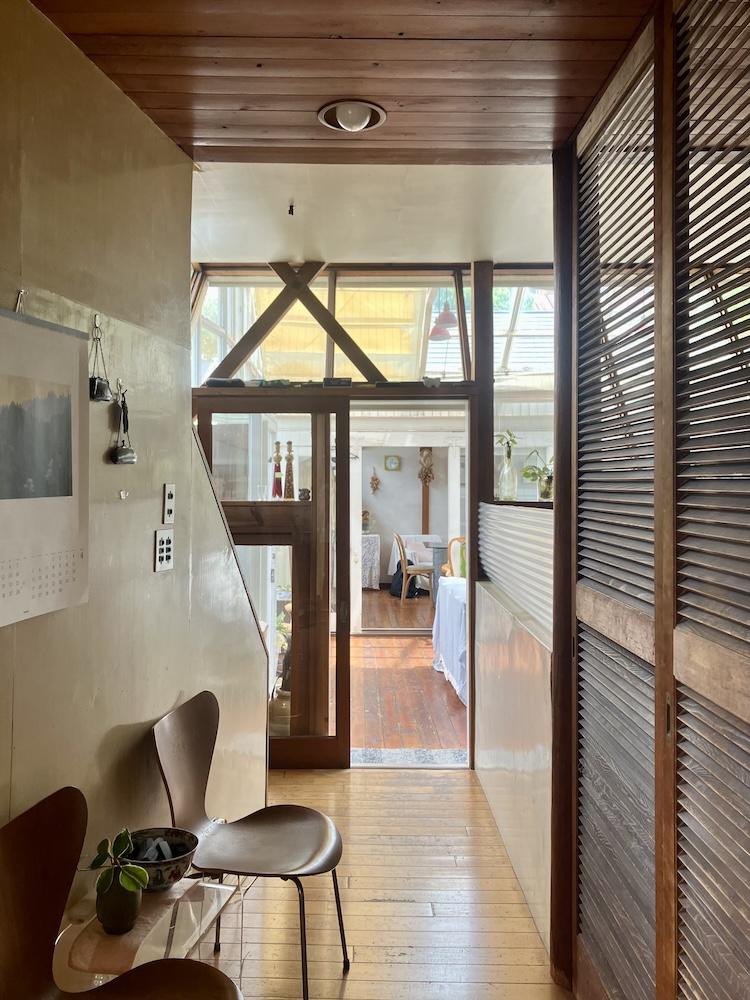 芦屋市翠ケ丘町の売買物件/木張りの天井に建具、床材。木のぬくもりに包まれます。