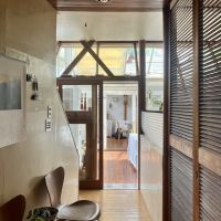 芦屋市翠ケ丘町の売買物件/木張りの天井に建具、床材。木のぬくもりに包まれます。