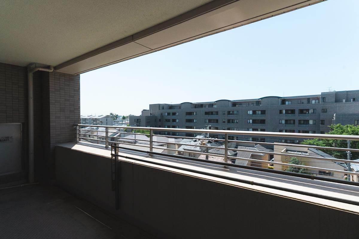 西宮市松並町の賃貸物件/バルコニーはゆったりめ。植物をたくさん愛でたい。
