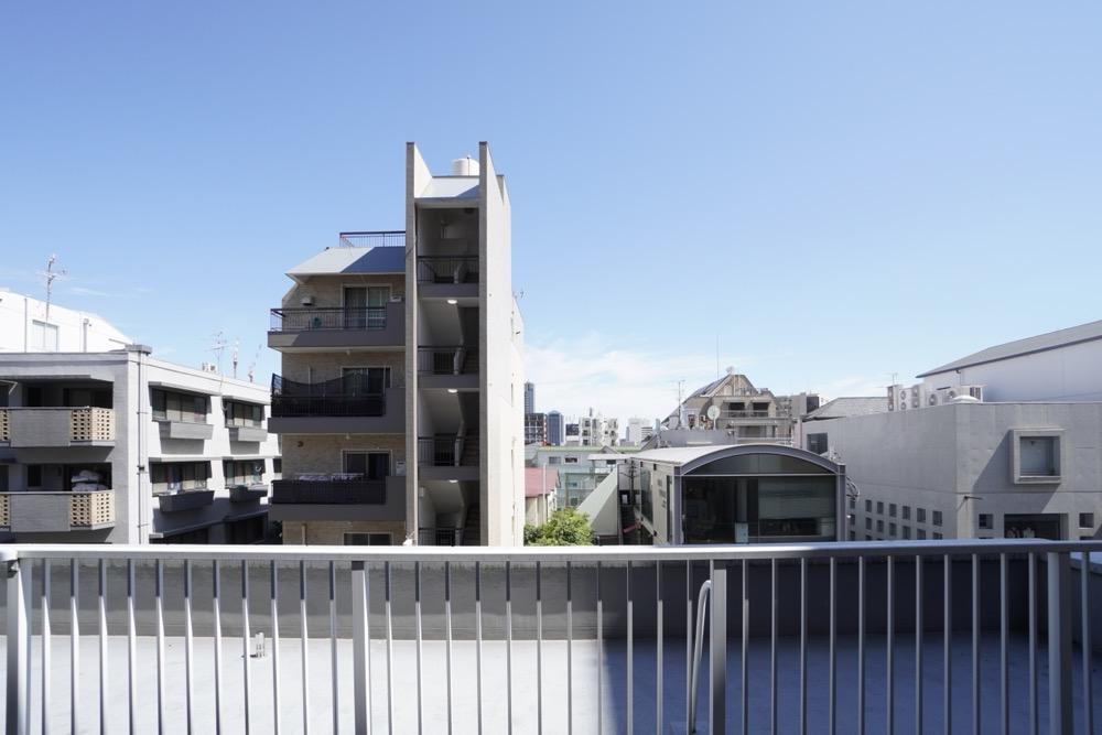 神戸市中央区北野町の賃貸物件/広いバルコニーがある306号室。