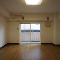神戸市中央区北野町の賃貸物件/天井が高く、ワンルームながら広々とした204号室。
