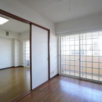 神戸市中央区北野町の賃貸物件/引き戸で仕切れる洋室。(405号室)