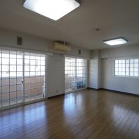 神戸市中央区北野町の賃貸物件/こちらの部屋にも二面窓。気持ちがいい。(406号室)