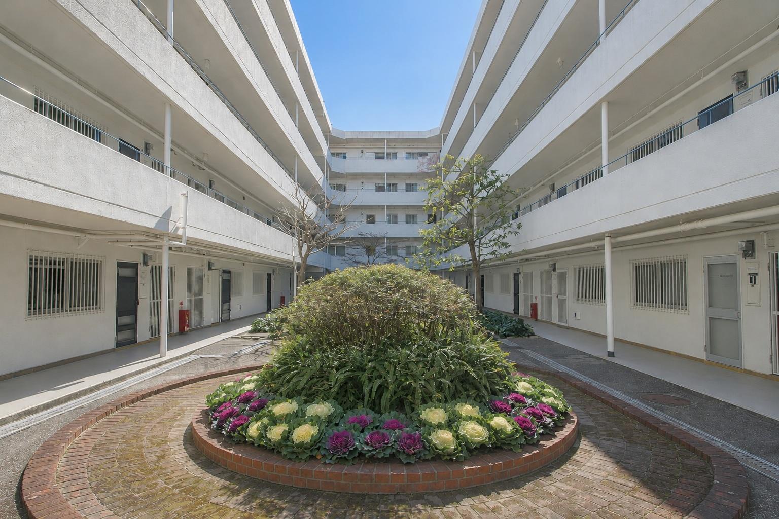 神戸市東灘区住吉山手の売買物件/つい足を止めたくなる中庭。