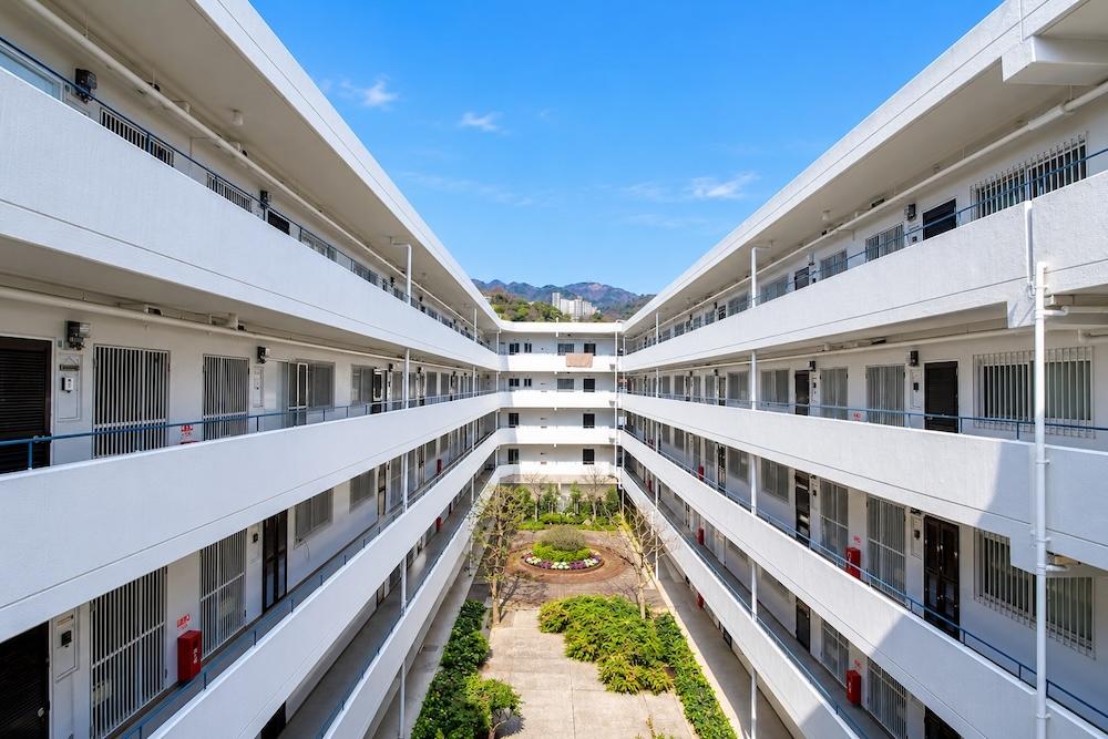 神戸市東灘区住吉山手の売買物件/内にも外にも開けた建物で気分が晴れる。