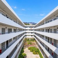 神戸市東灘区住吉山手の売買物件/内にも外にも開けた建物で気分が晴れる。
