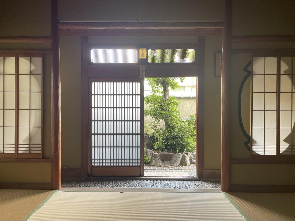 姫路市大塩町の売買物件/貫禄のある玄関の眺め