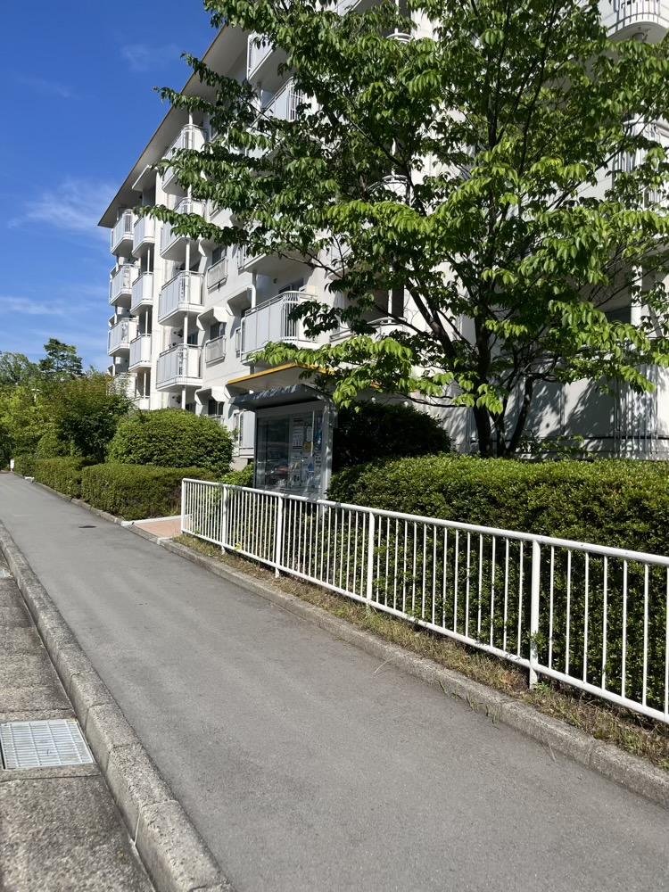 神戸市須磨区神の谷の売買物件/周辺の緑は綺麗に整えられています。
