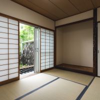 西宮市高座町の売買物件/2階奥の和室は庭に通じます