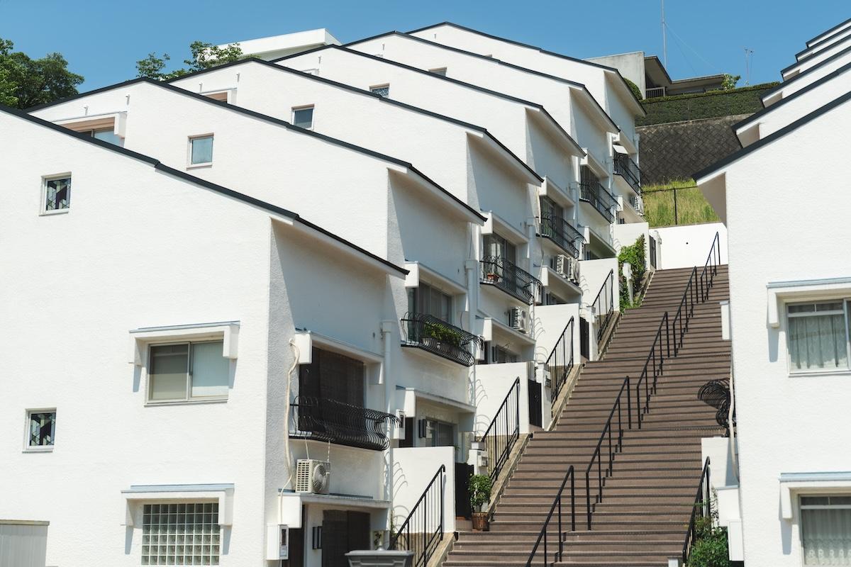 西宮市高座町の売買物件/階段を駆け上がって、上から2戸目の住戸