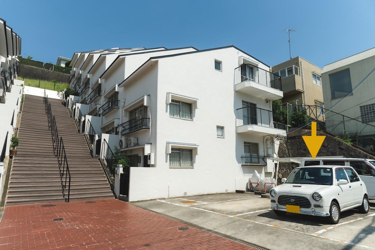 西宮市高座町の売買物件/矢印の位置が本物件の駐車スペースです
