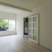 西宮市高座町の売買物件/玄関入ってすぐの部屋がリビングかな