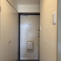 西宮市大畑町の賃貸物件/下駄箱、と思いきや洗濯機置き場です