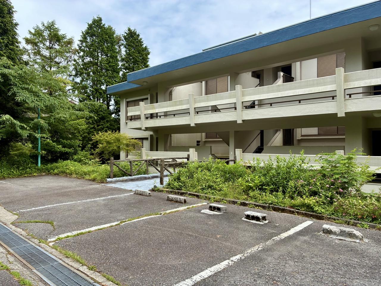 神戸市灘区六甲山町西谷山の売買物件/駐車場はフリースペース。