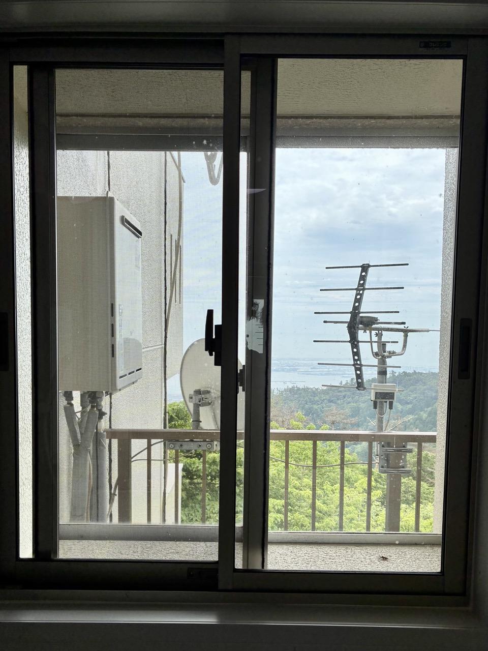 神戸市灘区六甲山町西谷山の売買物件/お風呂の窓からも山と海
