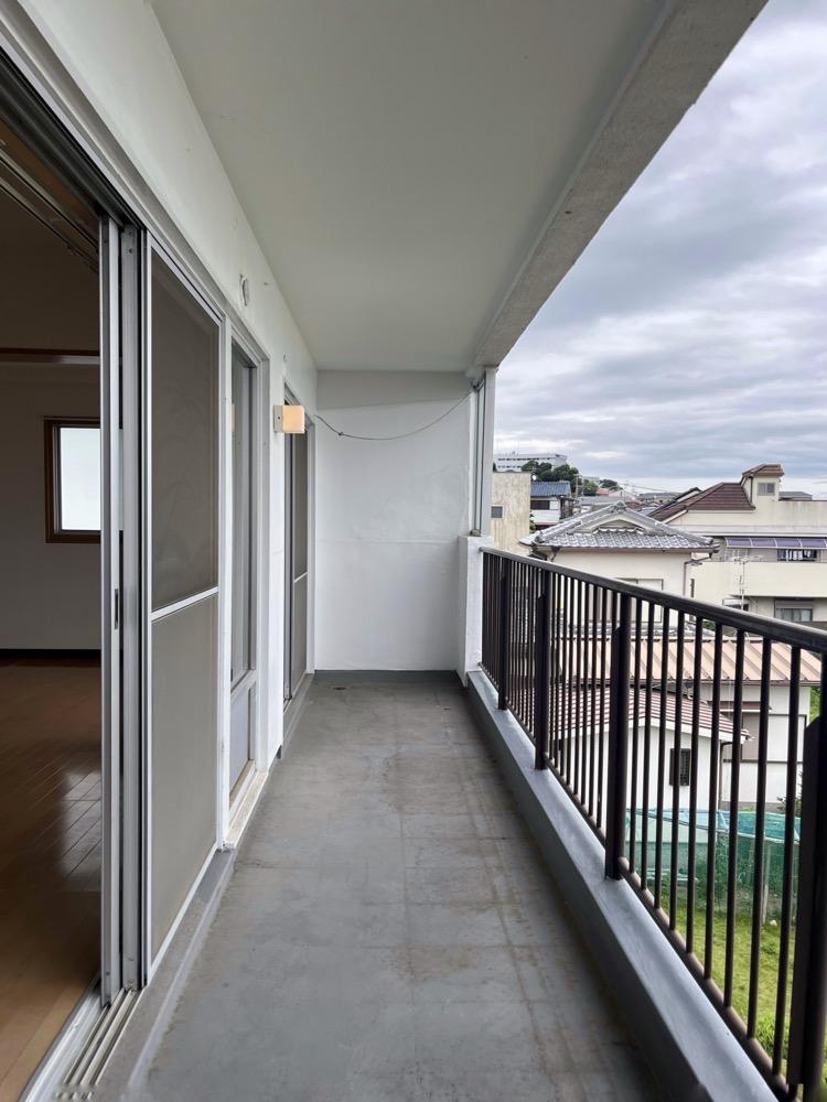 神戸市東灘区本山北町の賃貸物件/南側のバルコニー。