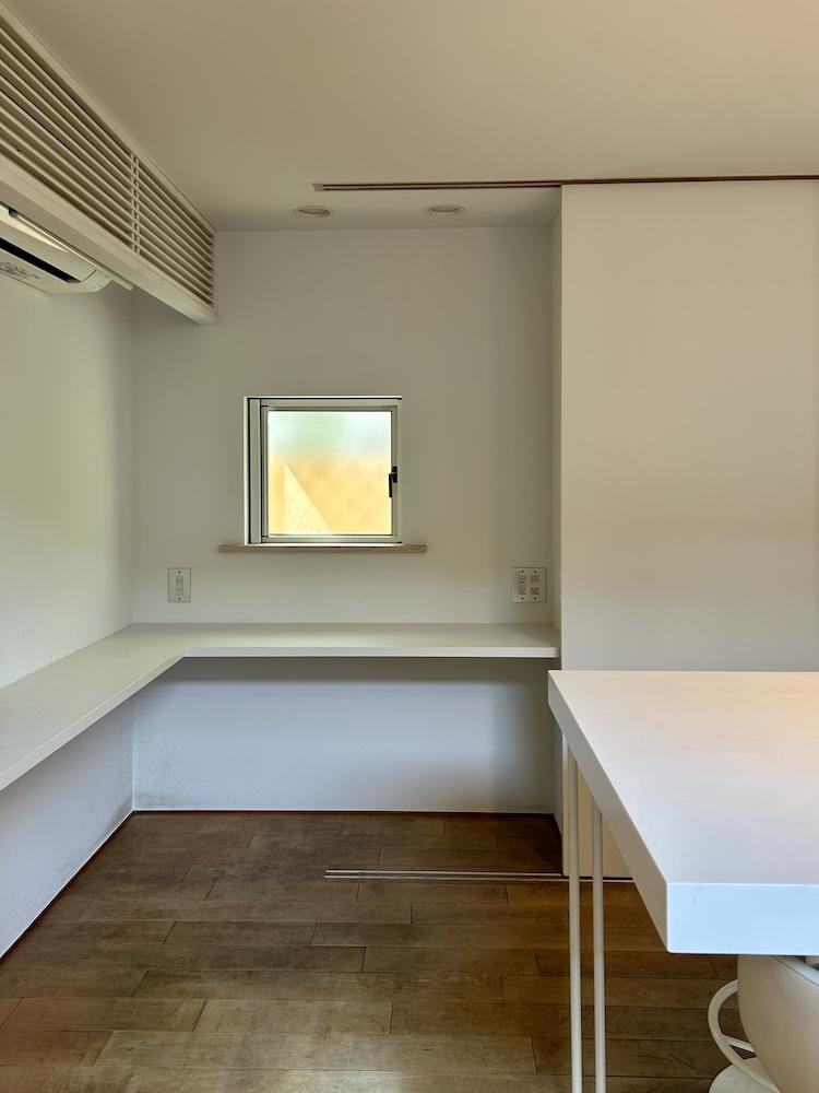 芦屋市翠ケ丘町の賃貸物件/キッチン脇の作業机