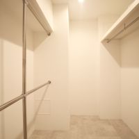 神戸市中央区下山手通の売買物件/ウォークインクローゼットも備わり、収納力も十分。