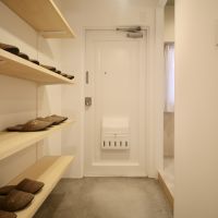 神戸市中央区下山手通の売買物件/土間玄関には可動棚付き。