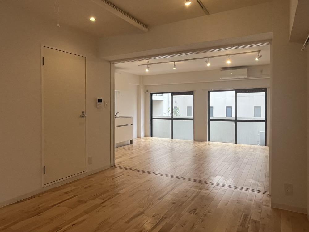 神戸市東灘区森北町の賃貸物件/キッチン側に向かうには寝室を通ることになります。