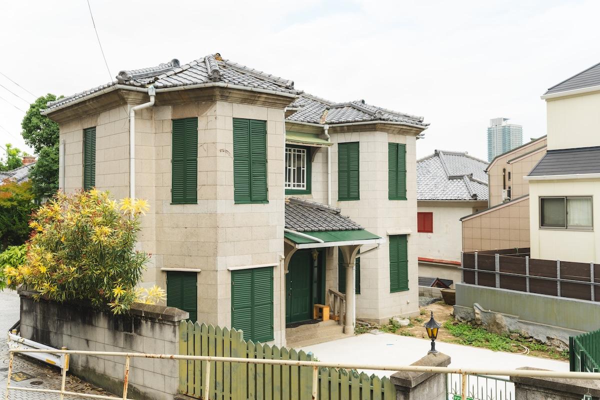 神戸市中央区北野町の賃貸物件/ベイウィンドウが目を惹く洋館