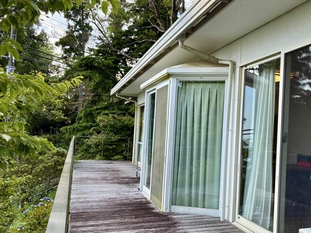 神戸市灘区六甲山町の売買物件/海側にデッキの回廊が