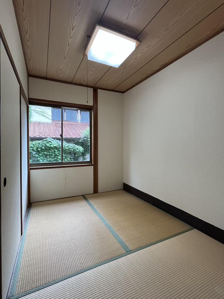 神戸市灘区寺口町の売買物件/1階南側の和室。