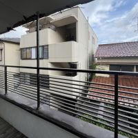 神戸市灘区寺口町の売買物件/南側ベランダ。見晴らしはよくないけど、落ち着いた風景が個人的に好きです。