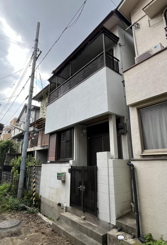 神戸市灘区寺口町の売買物件/レトロな外観。