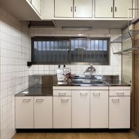 神戸市灘区寺口町の売買物件/収納多めのキッチン。