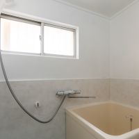 神戸市東灘区森北町の賃貸物件/浴槽は小さなキューブタイプです
