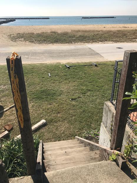 神戸市須磨区須磨浦通の賃貸物件/疲れたら家の脇から手づくりの階段を下ってビーチへ