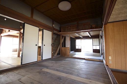 広間脇の和室