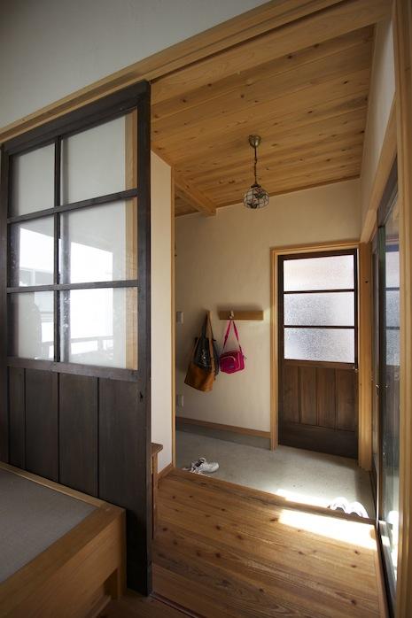 玄関。洗練された日本家屋の趣