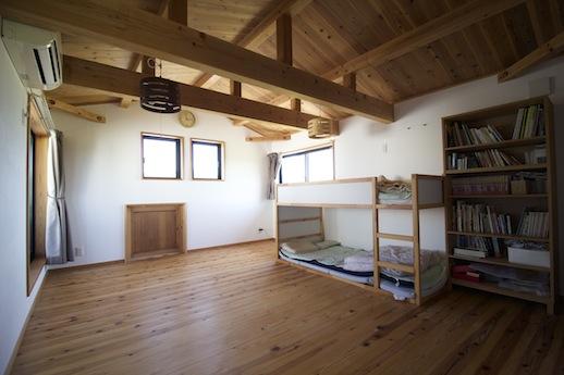 2F寝室。屋根裏部屋みたいでワクワクする