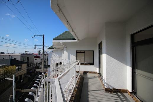 段々とバルコニーが各部屋に連なる