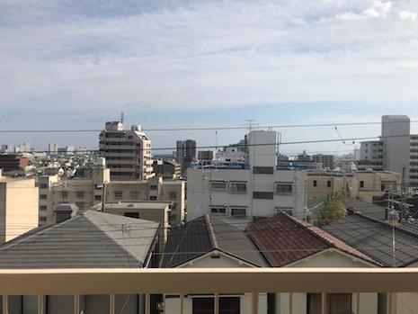 ベランダからの景色。空が抜ける