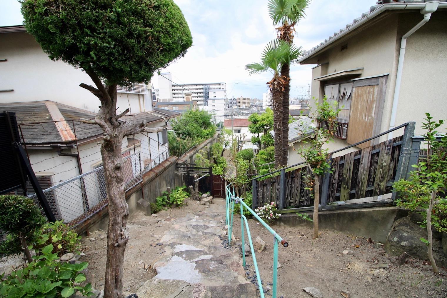 アプローチも植栽でいっぱいにしたい