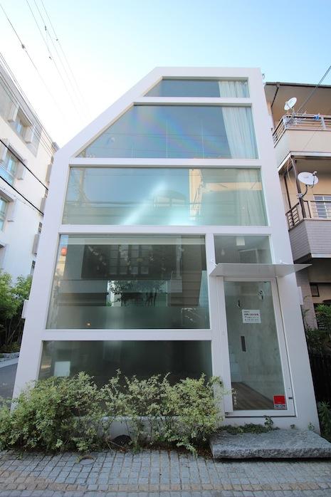 旧スイーツ店だった建物は住居や事務所のポテンシャルも感じる