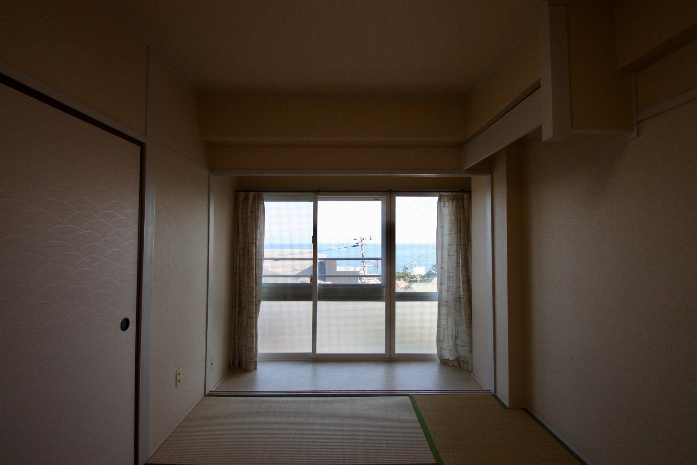 和室からも海