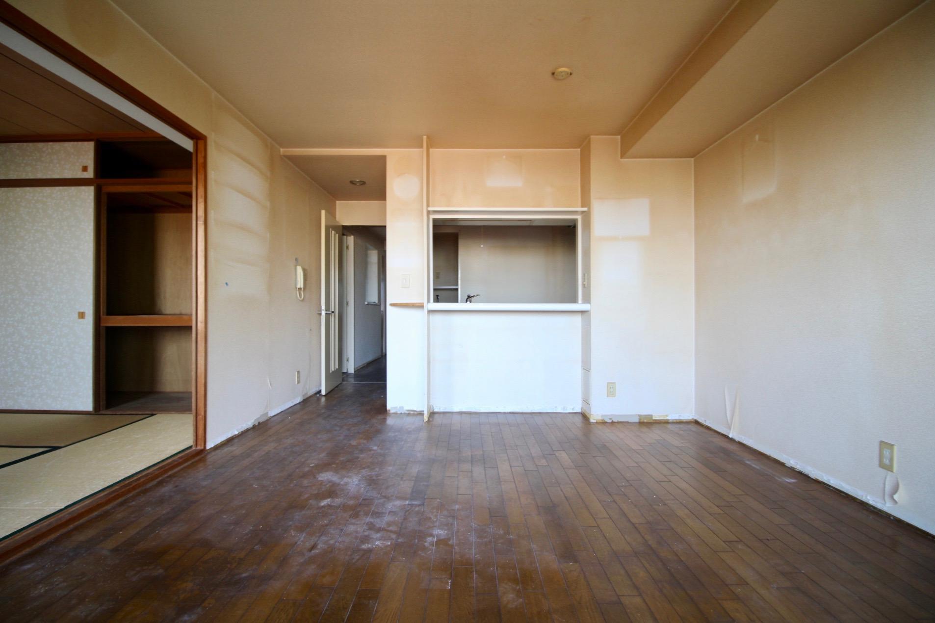 内装は全面リフォームで綺麗になります