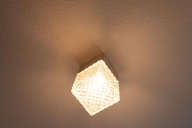 神戸市長田区高取山町の売買物件/廊下のキューブ照明が可愛い