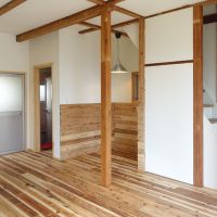 神戸市垂水区塩屋町の賃貸物件/心地よさそうな無垢杉床の質感