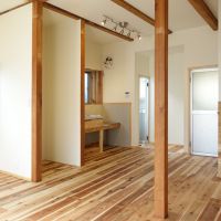 神戸市垂水区塩屋町の賃貸物件/床は無垢、壁・天井は塗装仕上げ