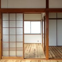 神戸市垂水区塩屋町の賃貸物件/2階南東側洋室から北西側洋室を望む