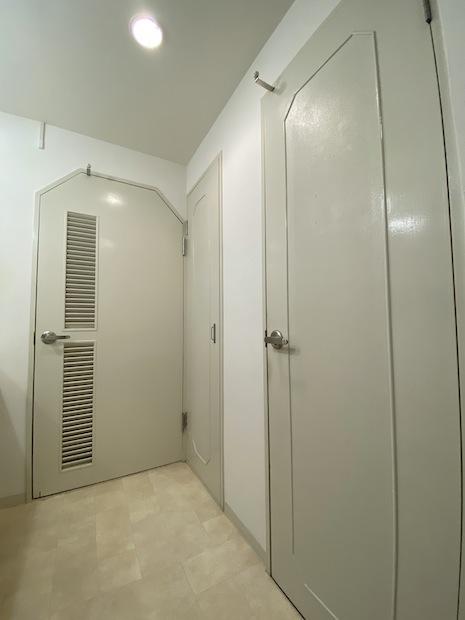マンションオリジナルの建具たち。そのままでいい。