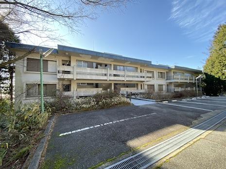 横長の低層フォルムが美しい