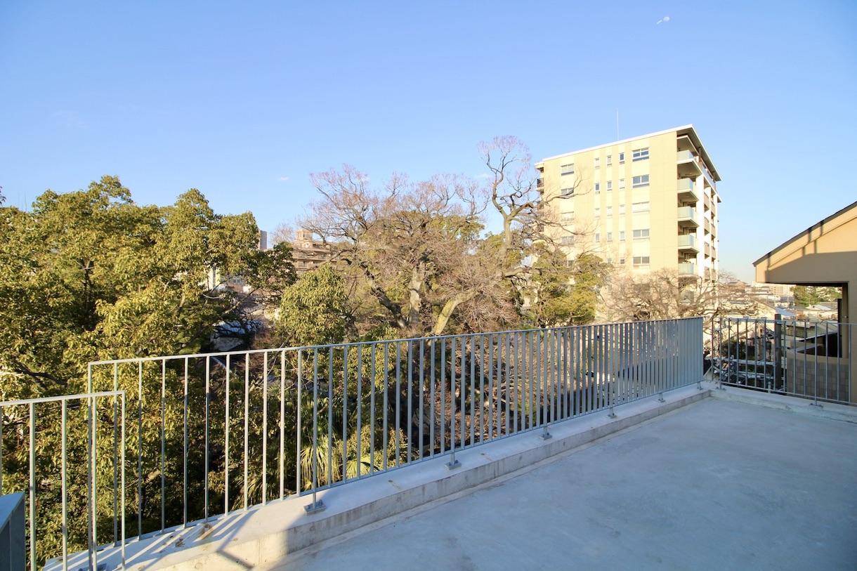 西宮市松原町の賃貸物件/神社の借景を堪能